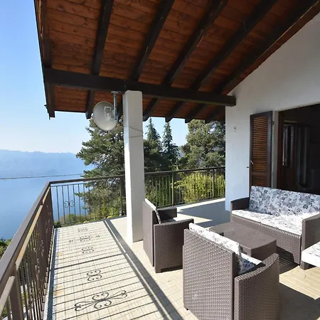 Rustic Villa With Lake Views Holiday home Trarego