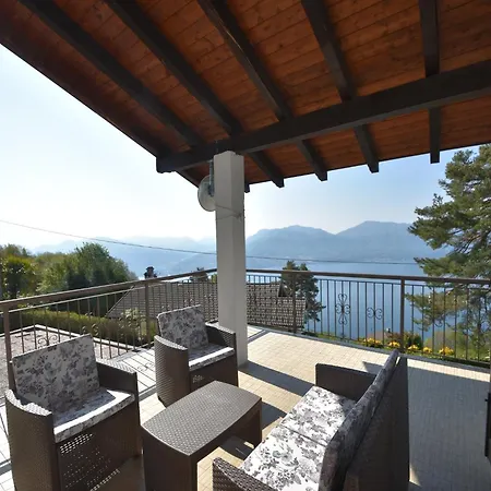 Rustic Villa With Lake Views Holiday home *