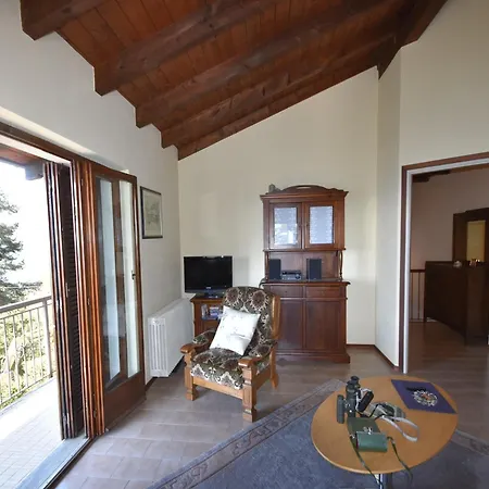 Nyaraló Rustic With Views