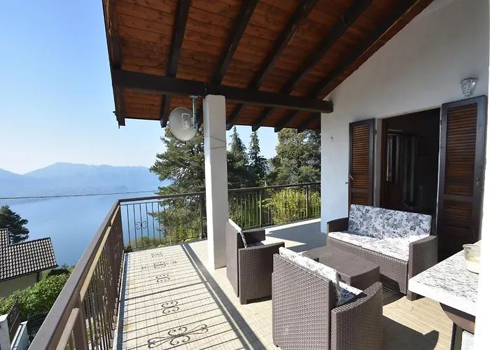Rustic With Views 度假居 Trarego
