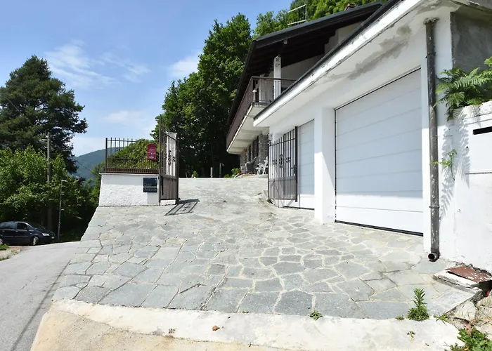 Rustic With Views 度假居 *
